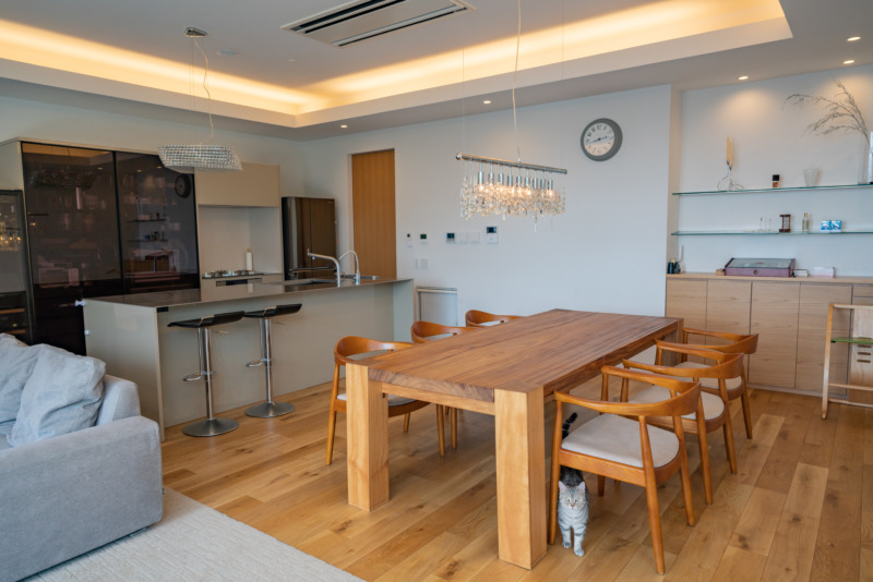 川沿いに佇む四角い家  HIGH END  DESIGN  HOUSE /RENOVATION/SHOP 